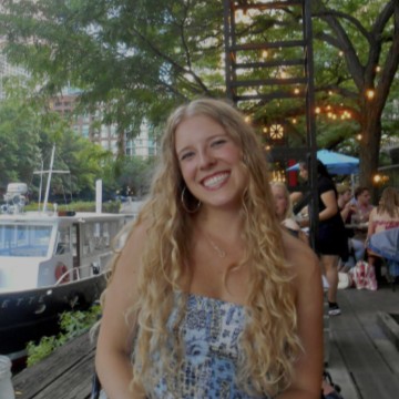 Ayla Janiga head shot