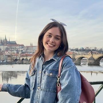 Abby Cremers head shot